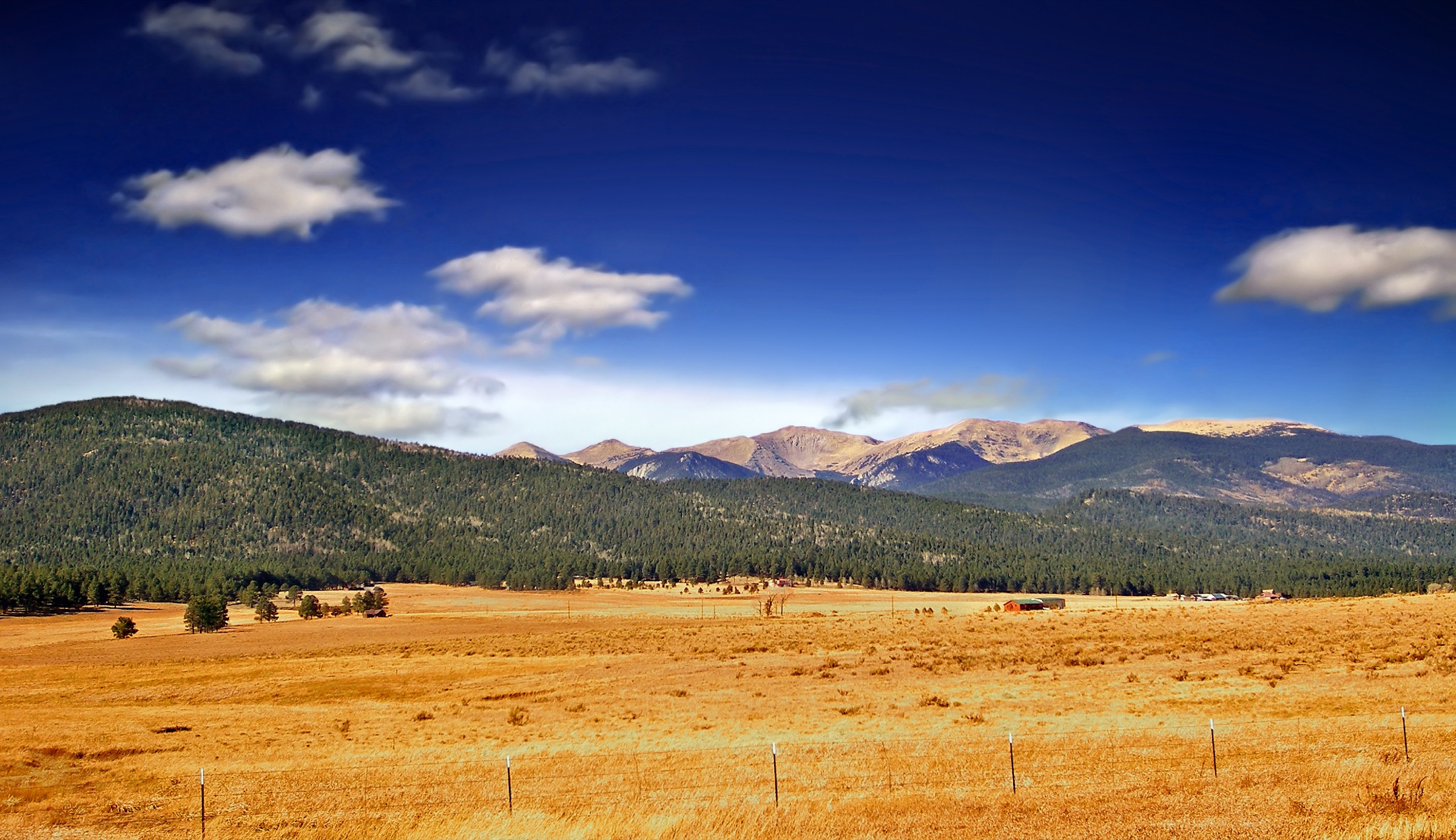 Wheeler Peak vu depuis Eagle Nest, Nouveau-Mexique, avec la Moreno Valley au premier plan