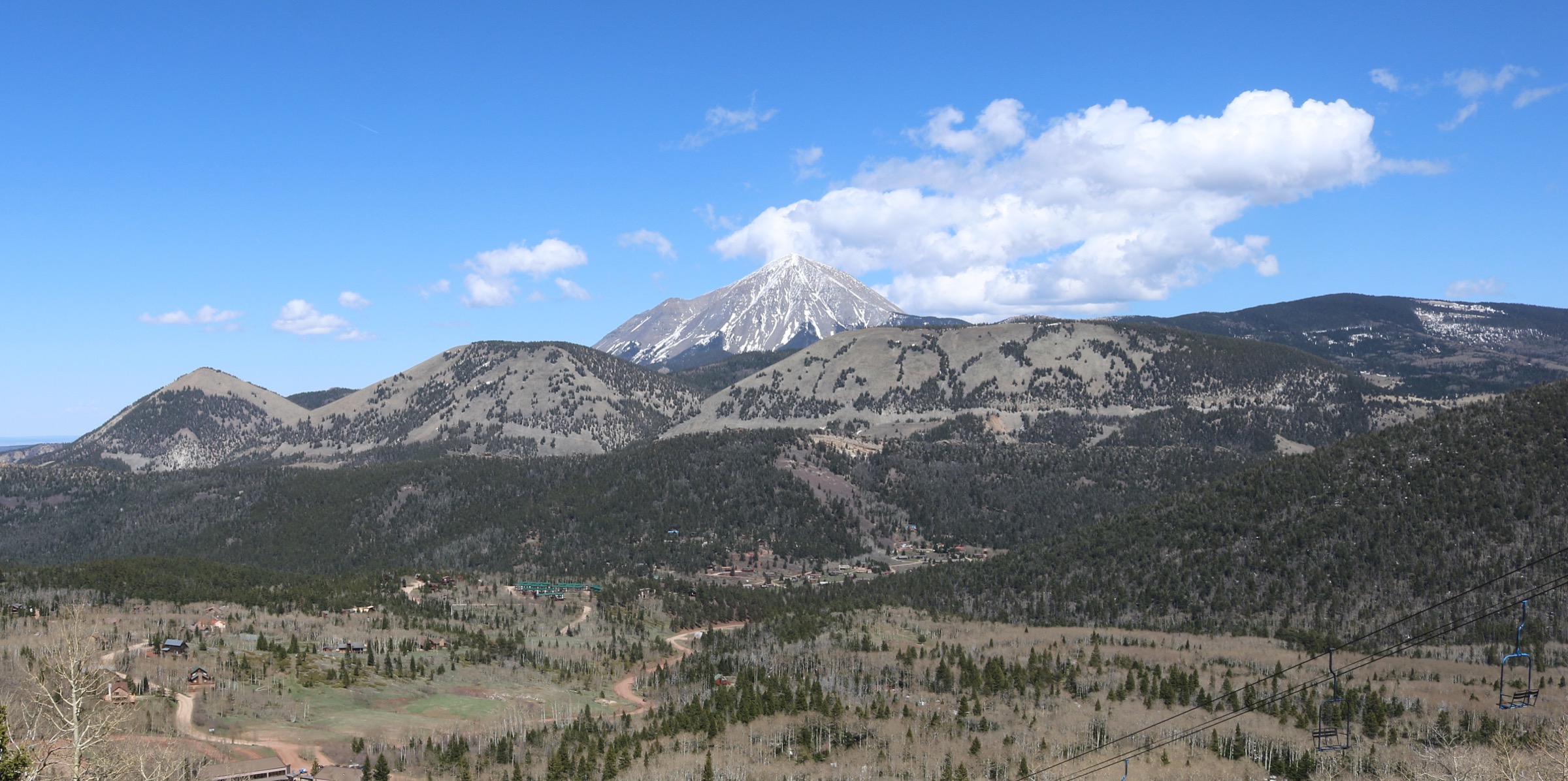 La Cuchara Valley avec les White Peaks et West Spanish Peak visibles à l'horizon