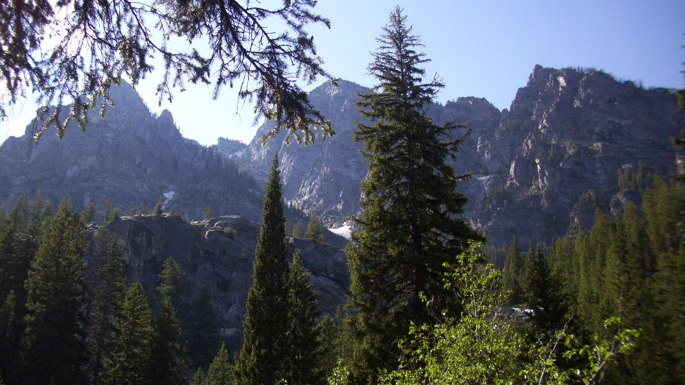 Sommets de la Teton Range vus d'Inspiration Point au-dessus de Jenny Lake