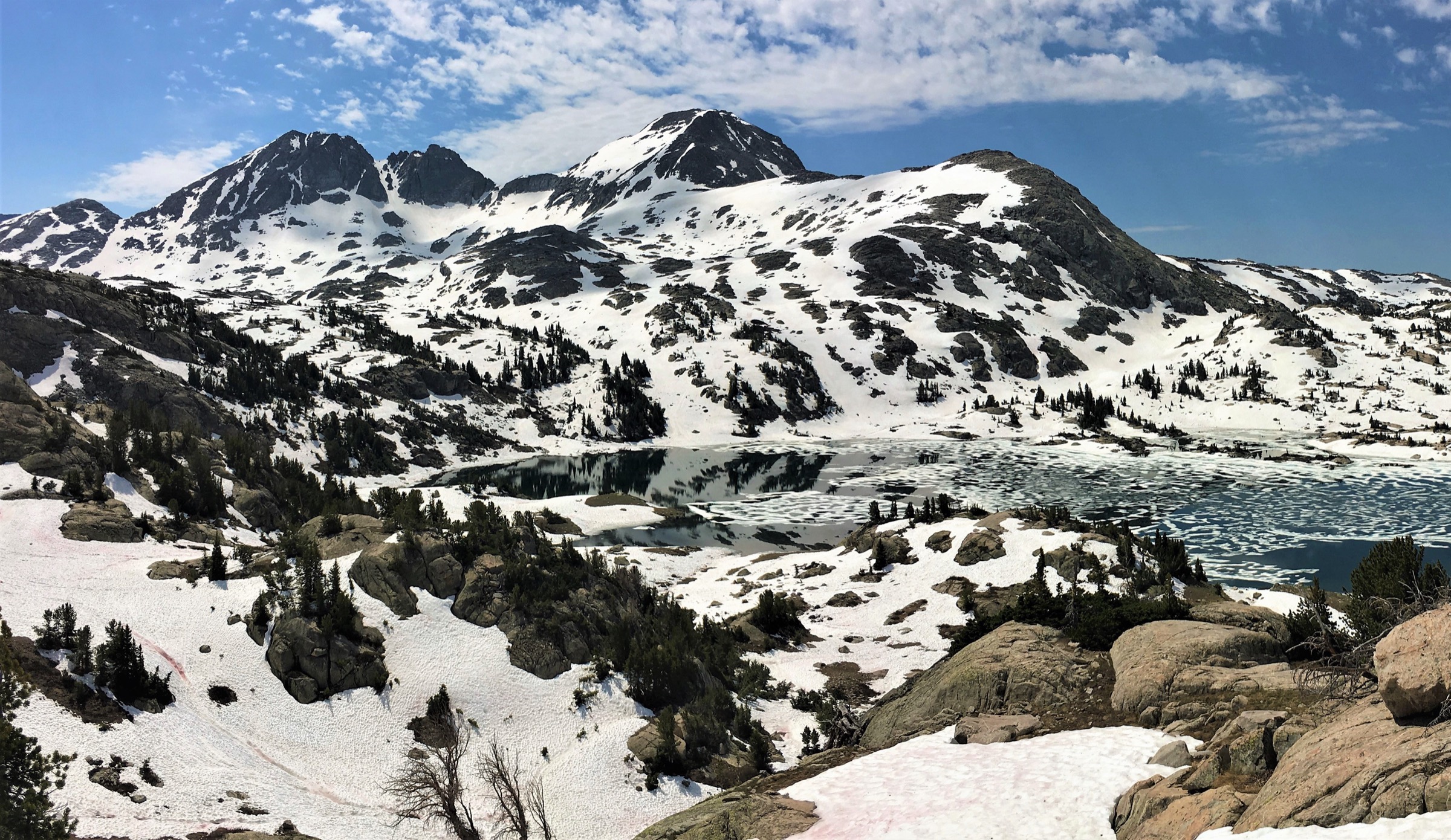 Mount Lester se dressant au-dessus d'Island Lake dans la Wind River Range