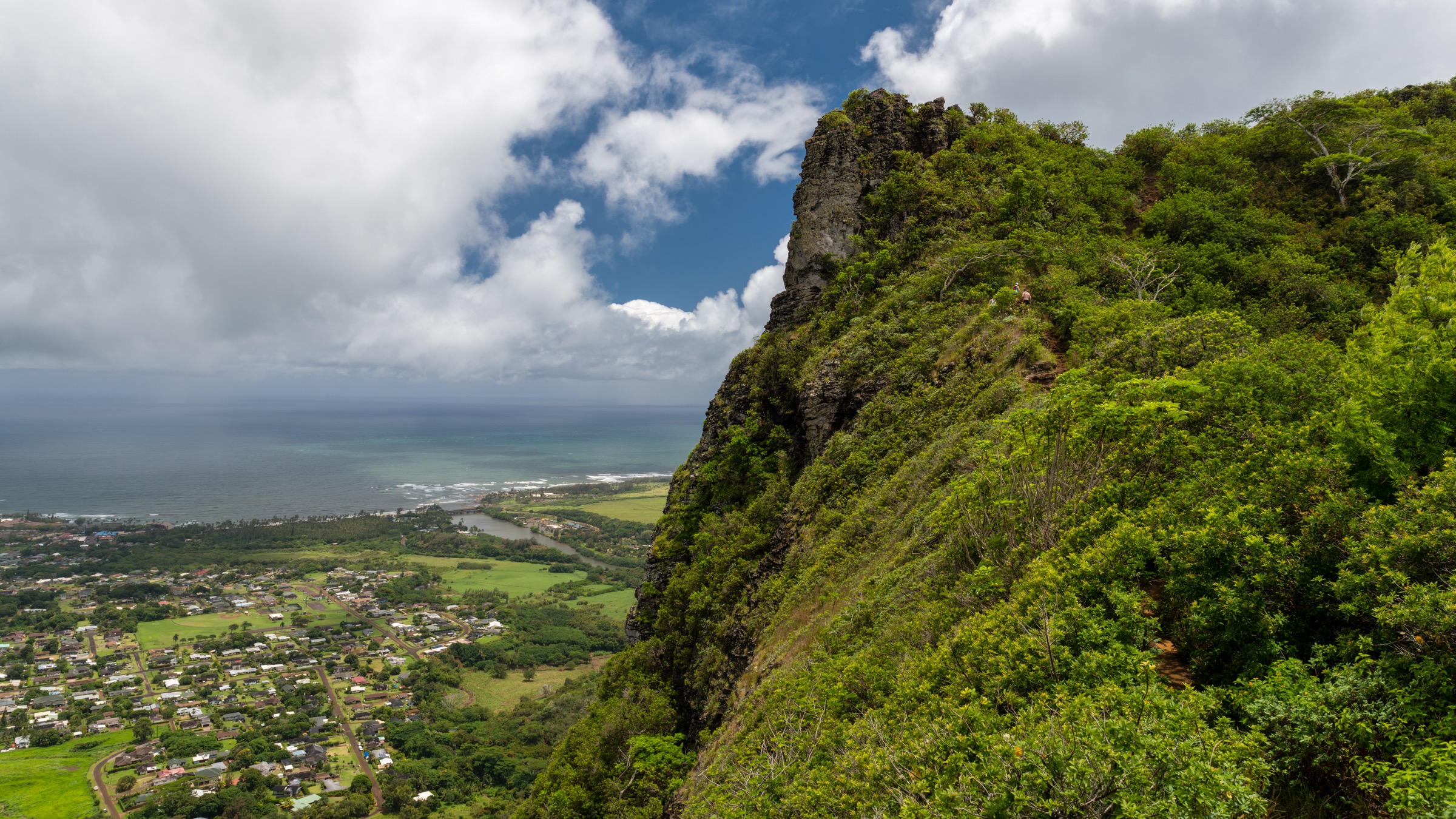 Panorama from the Chin Lookout at the summit of the Sleeping Giant
