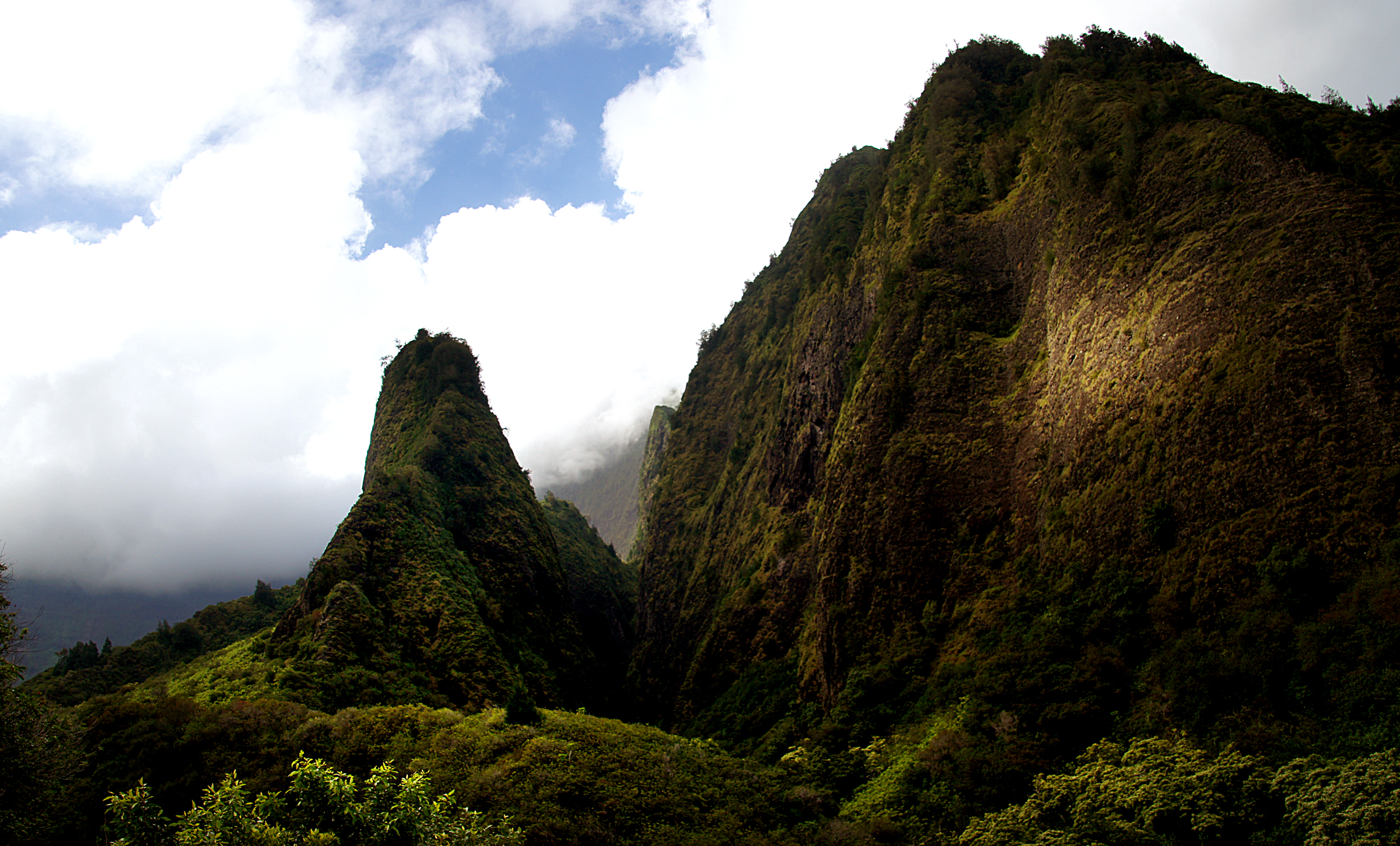 USA — Maui: ʻĪao Valley region — essential day hikes