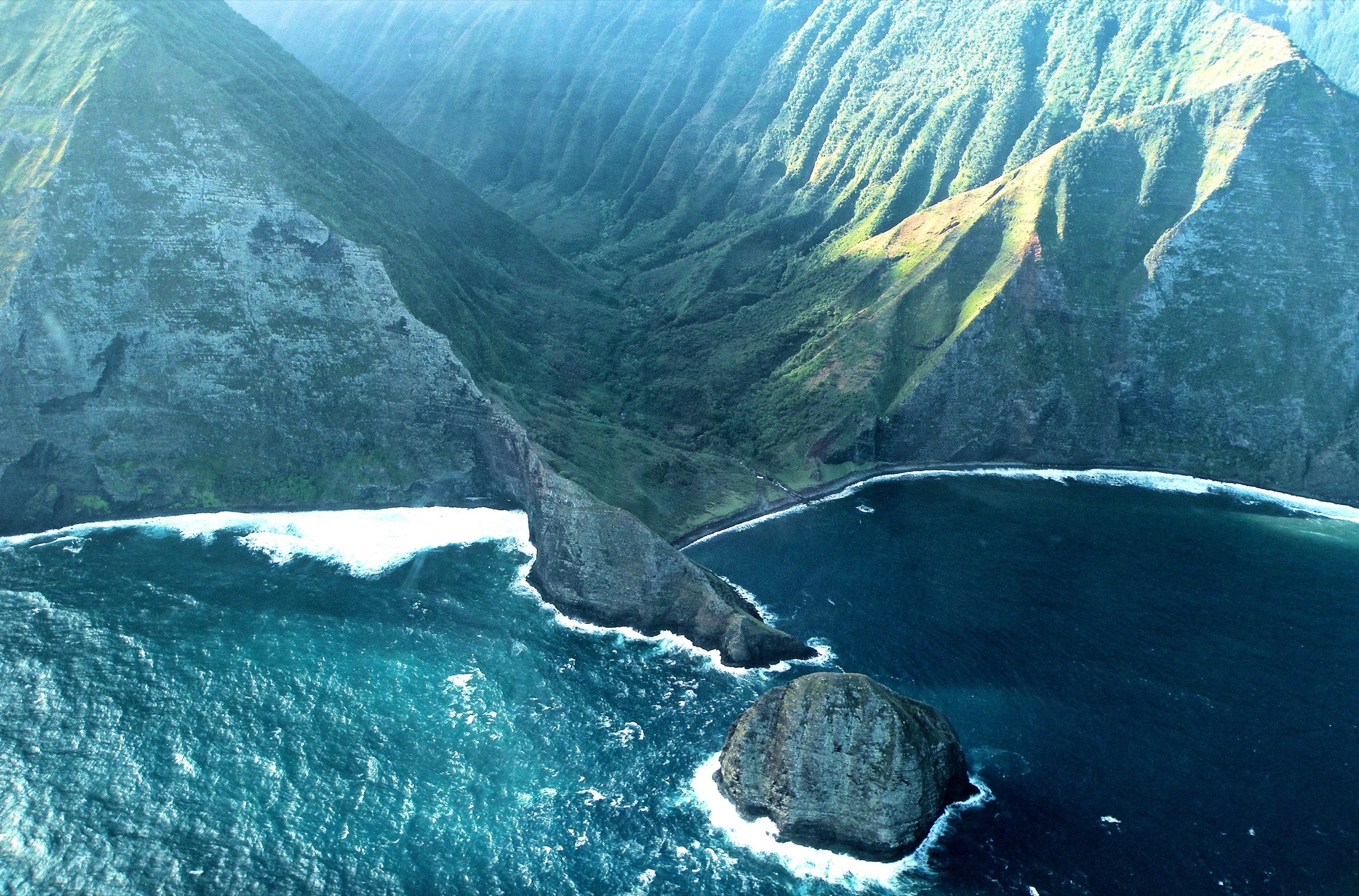 USA — Molokaʻi: Sea-cliff region day-hikes