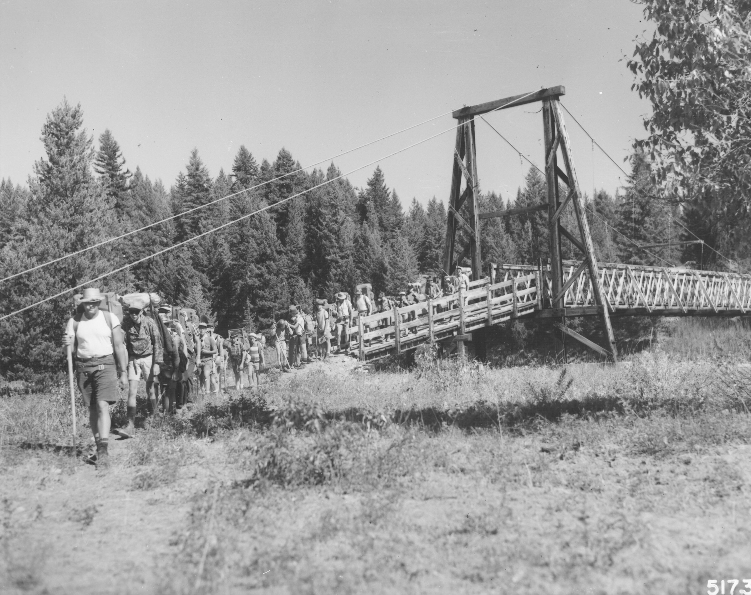 Randonneurs sur un sentier dans la Bob Marshall Wilderness, Montana