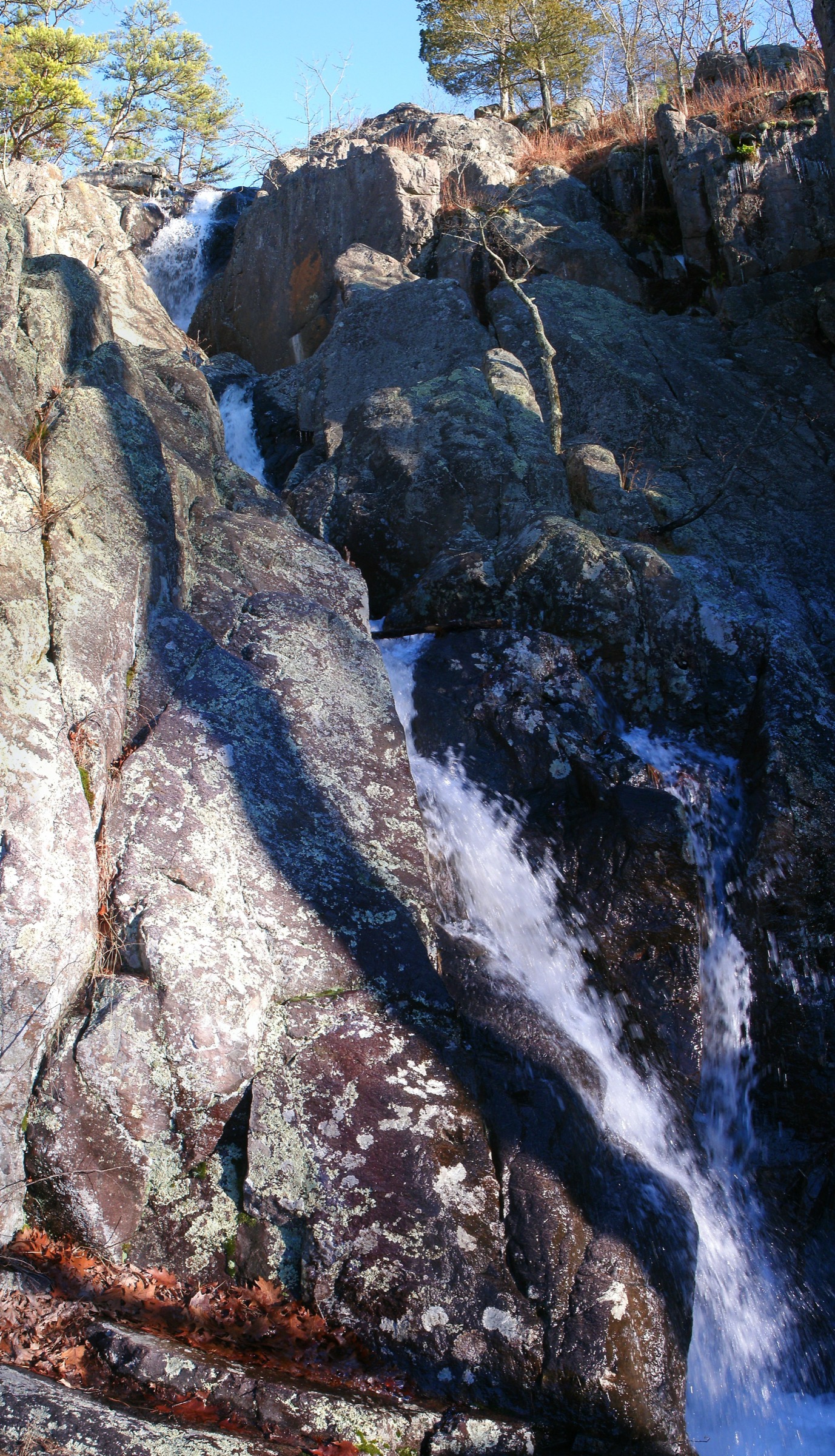 Mina Sauk Falls dropping across a rhyolite stairway on Taum Sauk Mountain, Missouri