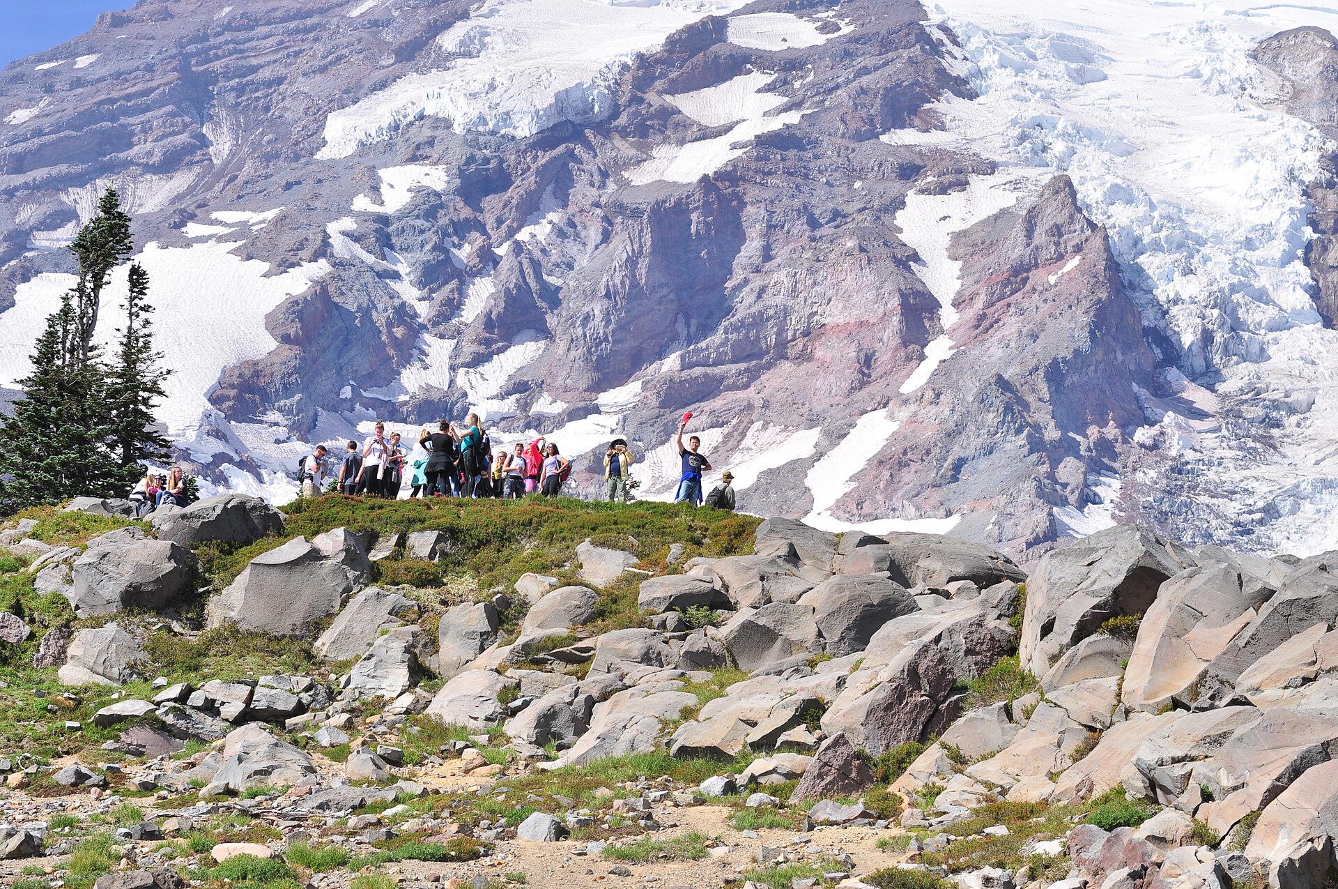 Panorama Point on the Skyline Trail with Mount Rainier above