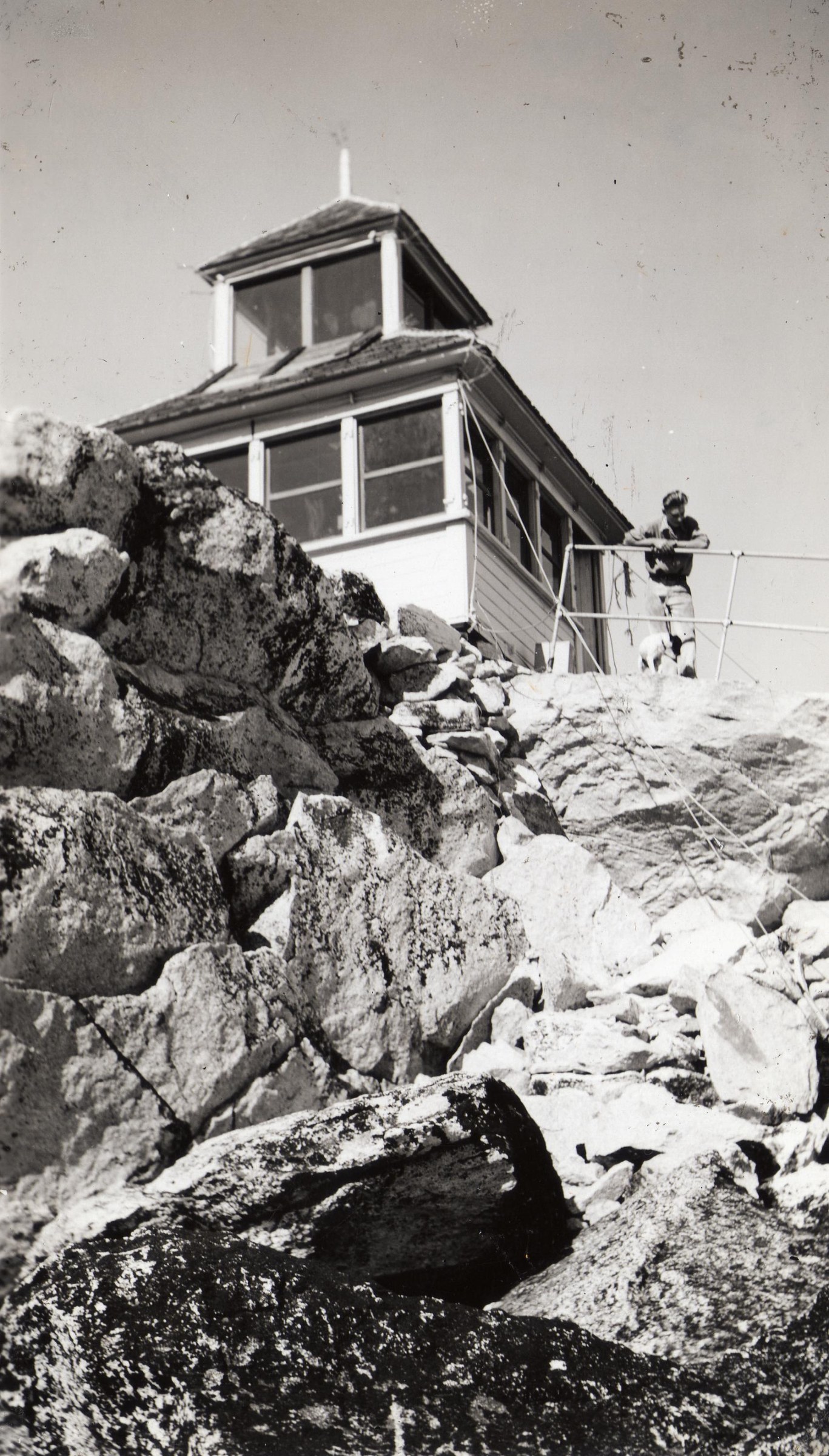 La tour de guet du Forest Service au sommet de Wagner Butte, photographiée en 1942