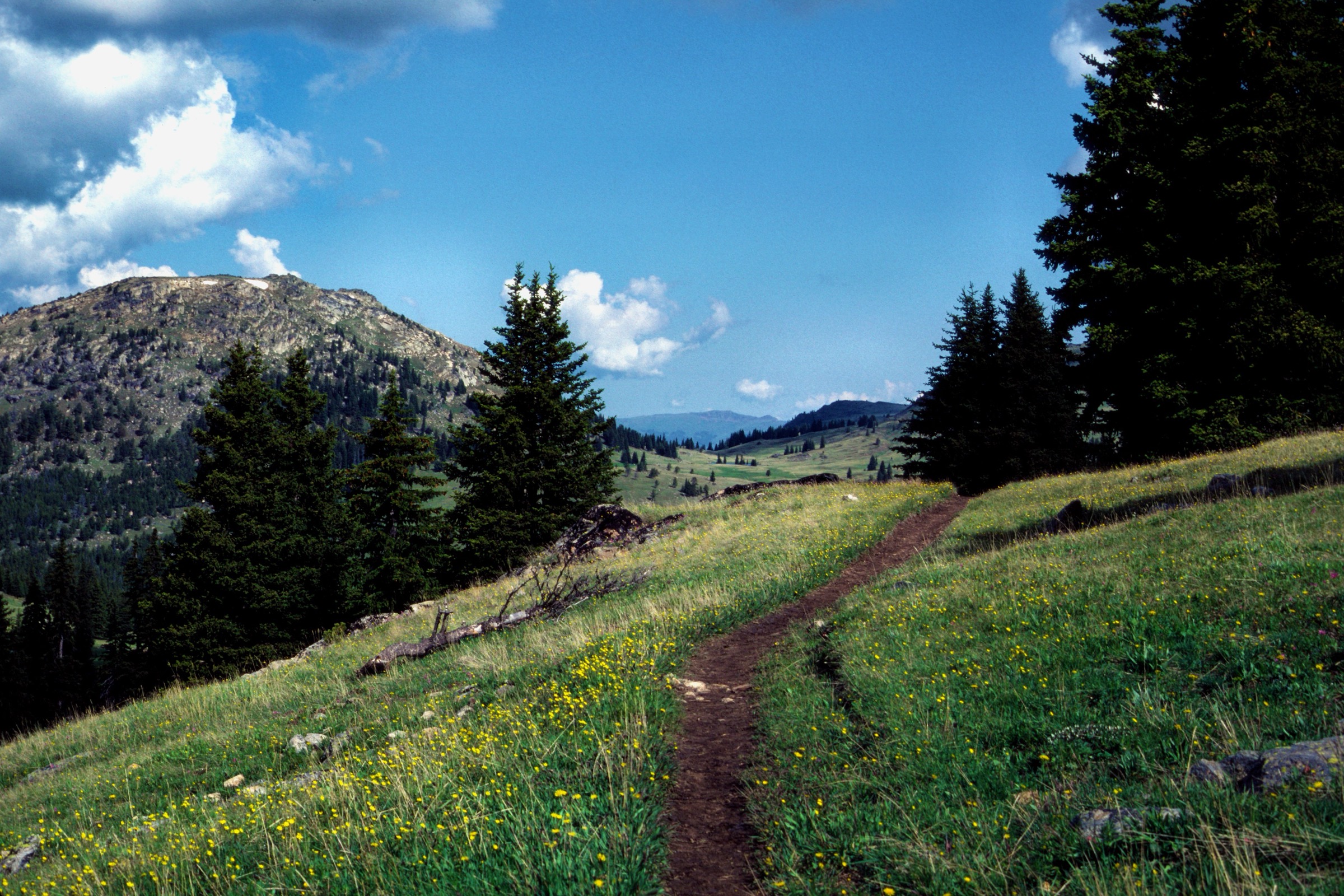 USA — Pasayten Wilderness, North Cascades: essential day-hikes