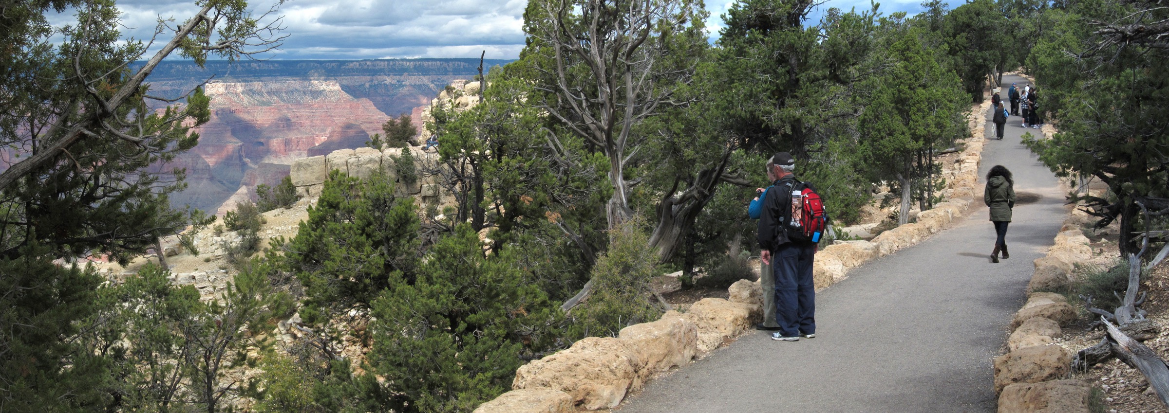 South Rim Trail dominant le Grand Canyon