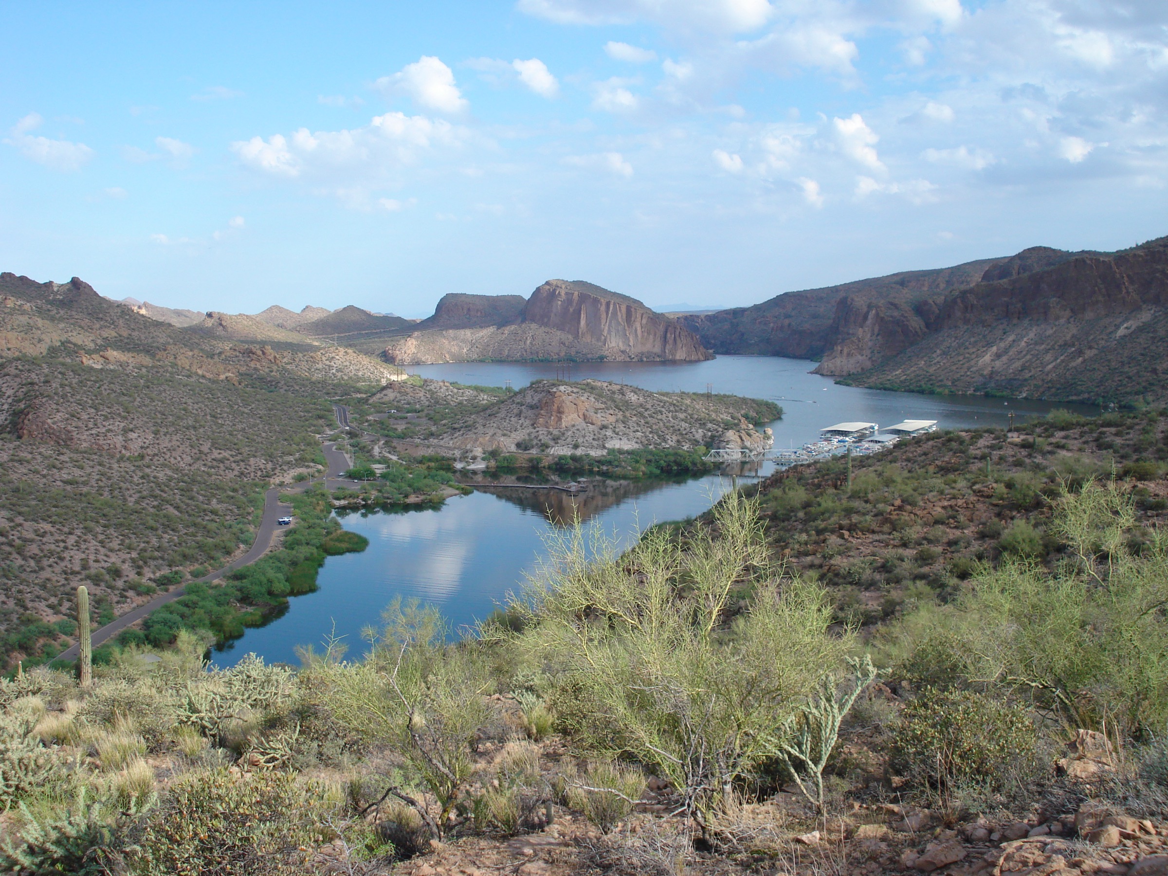 Canyon Lake vu depuis le Boulder Canyon Trail, Superstition Wilderness, Arizona