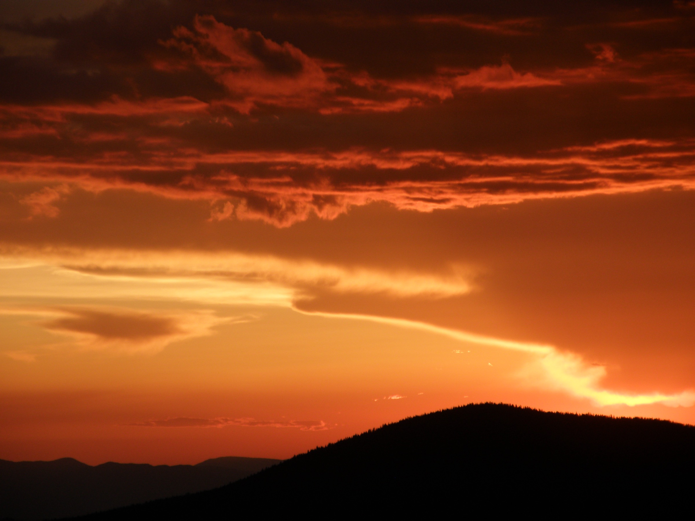 Coucher de soleil sur les crêtes boisées et le pays de canyons de la Gila Wilderness, Nouveau-Mexique.