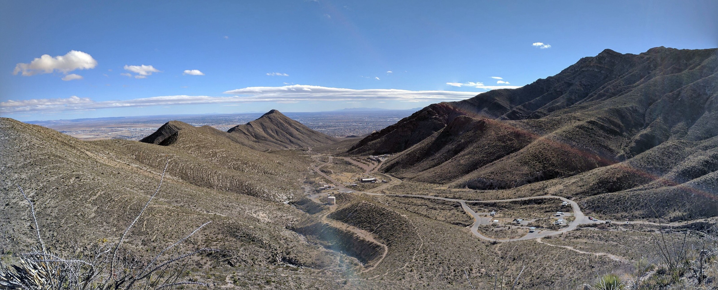 Panorama de la crête des Franklin Mountains au-dessus d'El Paso, Texas