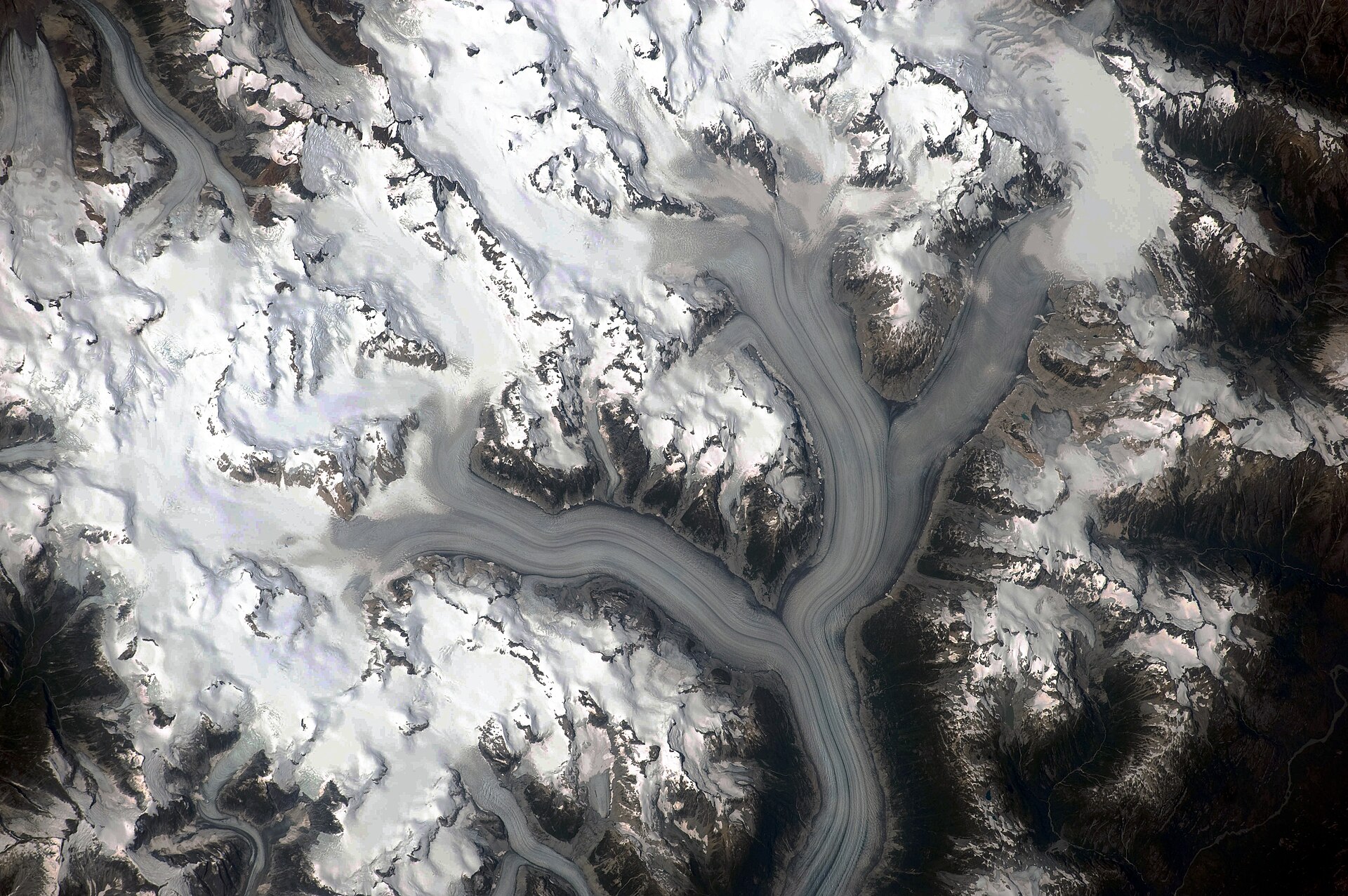 Photographie prise par un astronaute des glaciers Silverthrone et Klinaklini