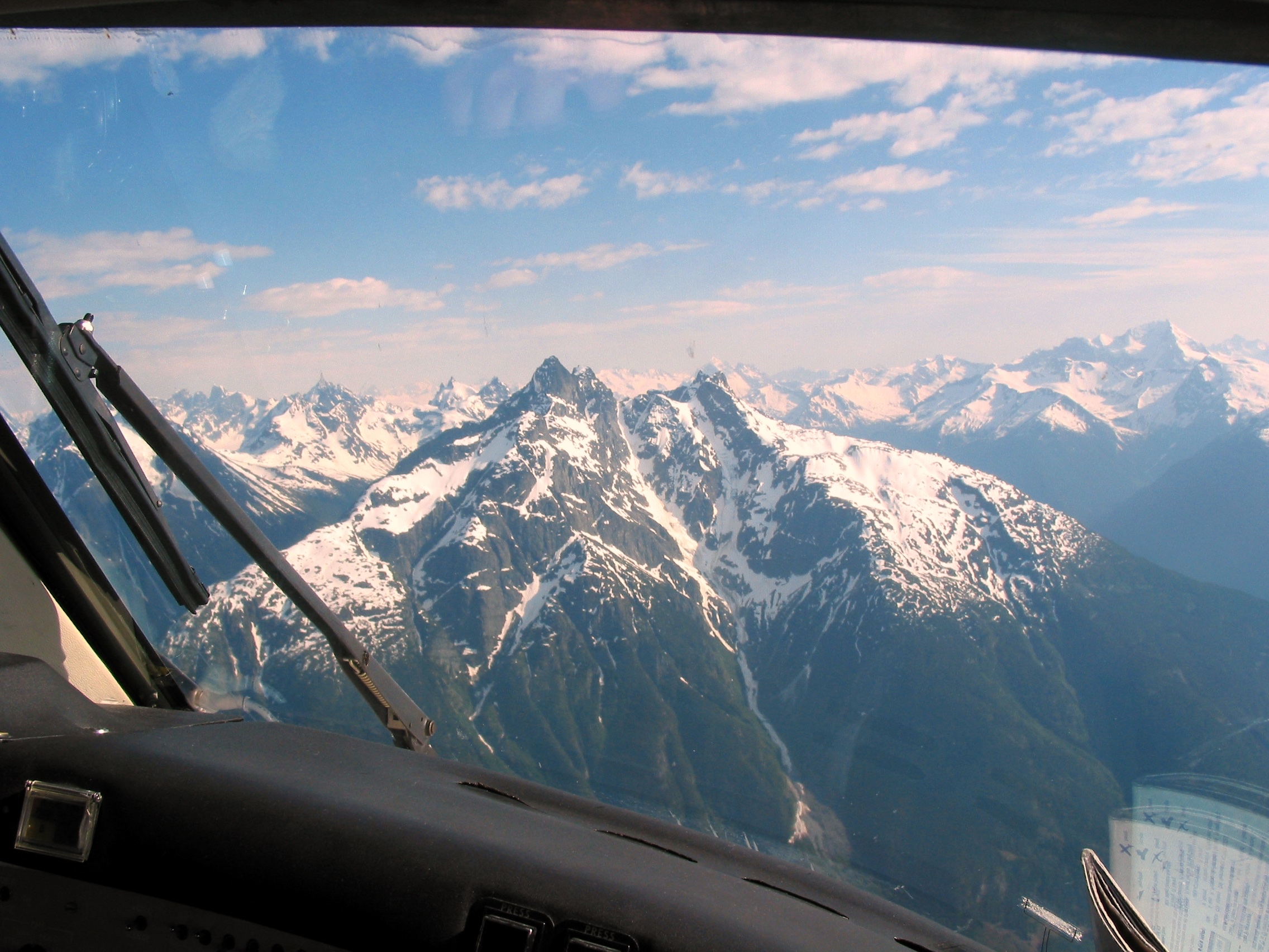 Ski de randonnée à Bella Coola : Heckman Pass, randonnée héliportée et expéditions dans la chaîne Côtière
