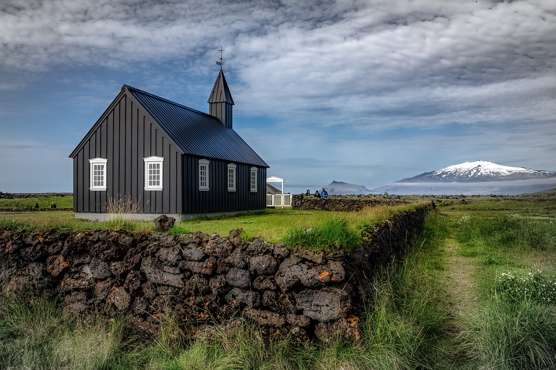Black Búðakirkja church with Snæfellsjökull behind