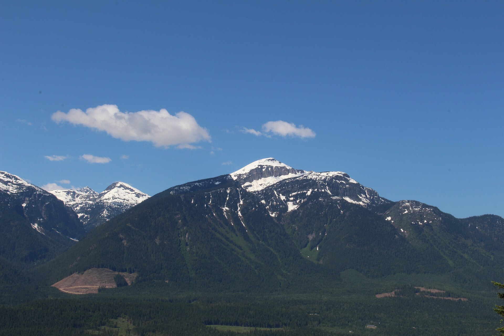 Le mont Macpherson vu depuis Revelstoke