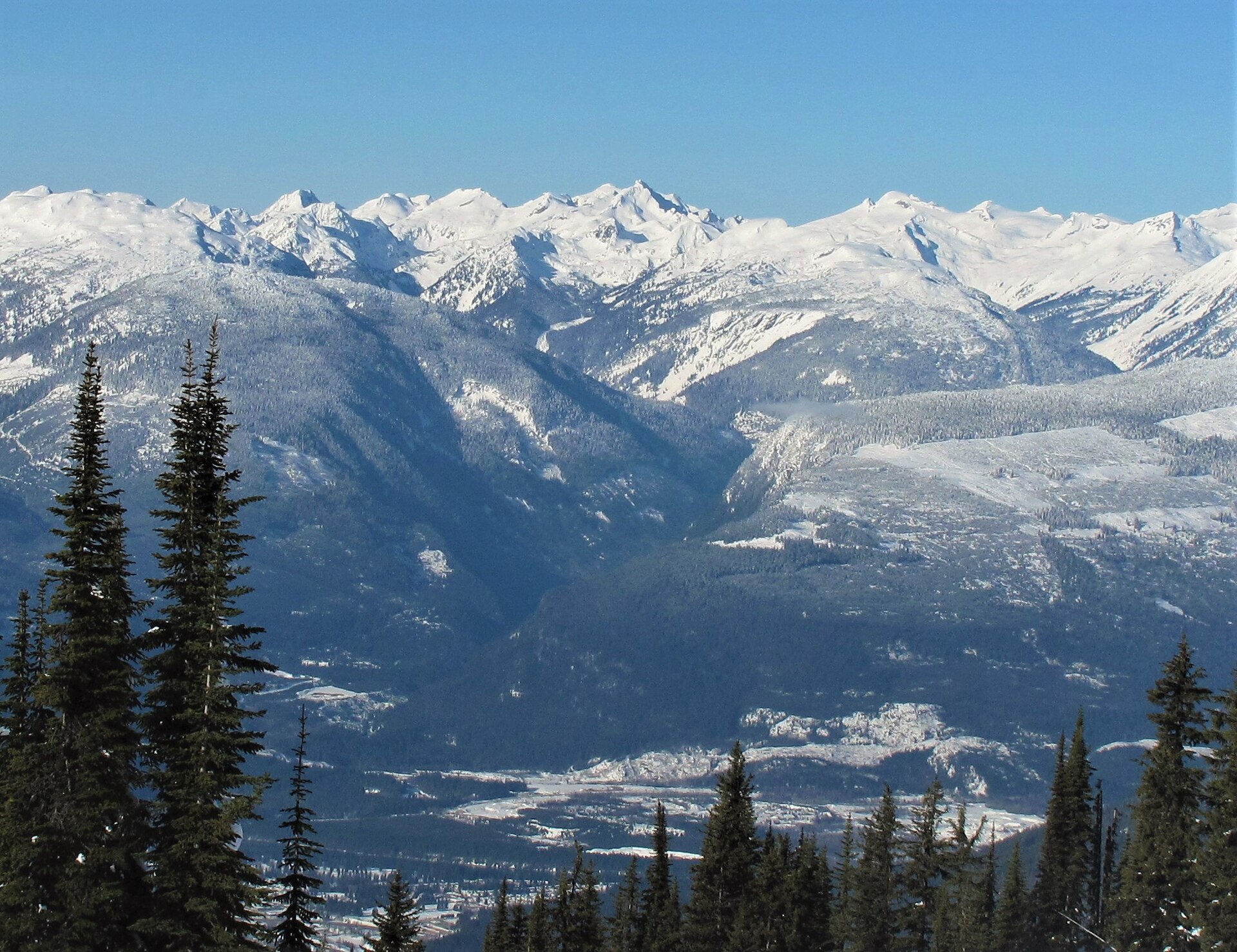 Le mont Copeland enneigé, au-dessus de la région de Revelstoke