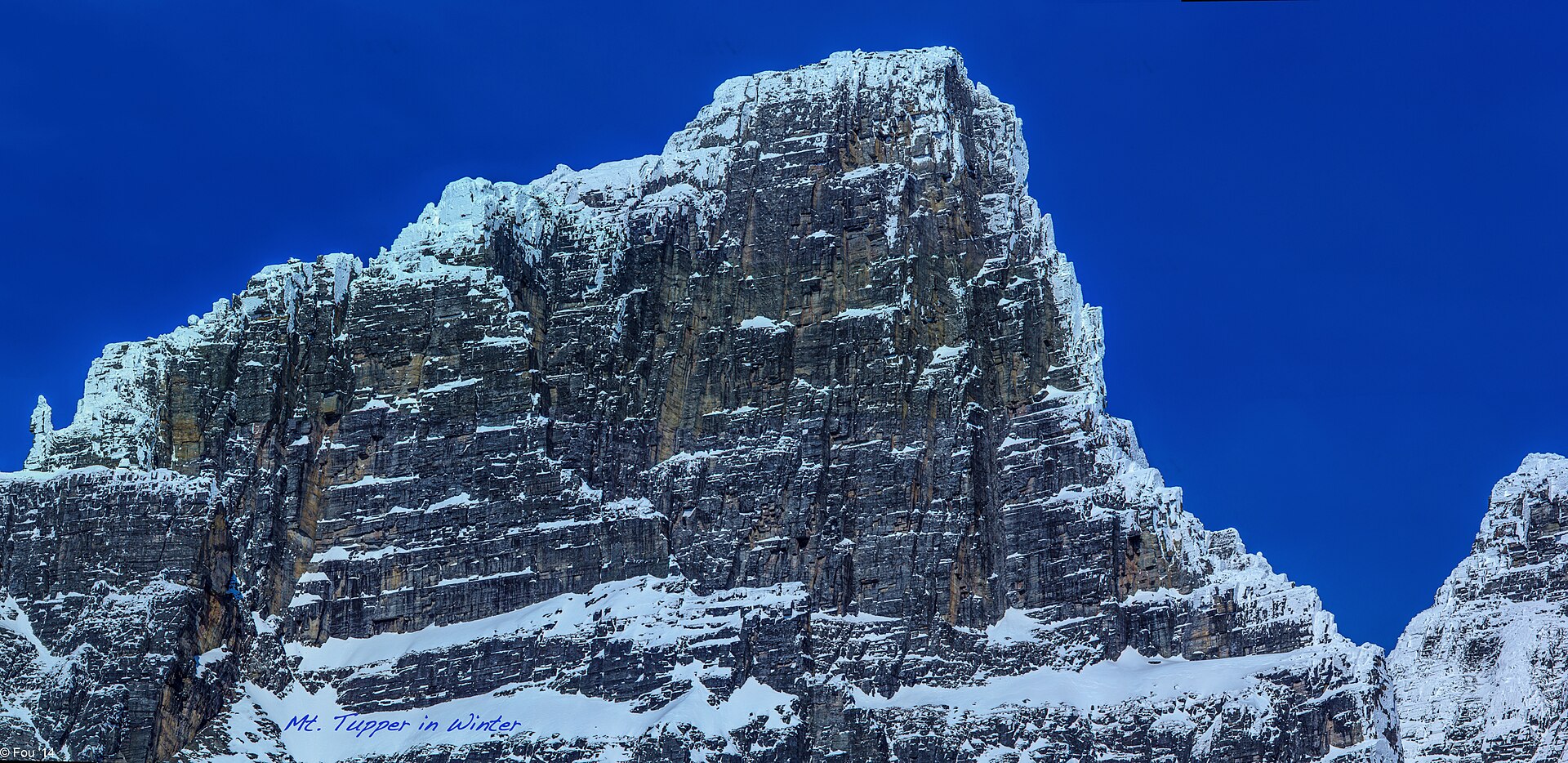 La face du mont Tupper couverte de neige et de givre, au Rogers Pass