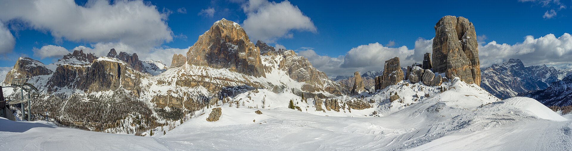 Le Lagazuoi, les tours du Falzarego, le Col dei Bos, la Tofana di Rozes et les Cinque Torri en hiver