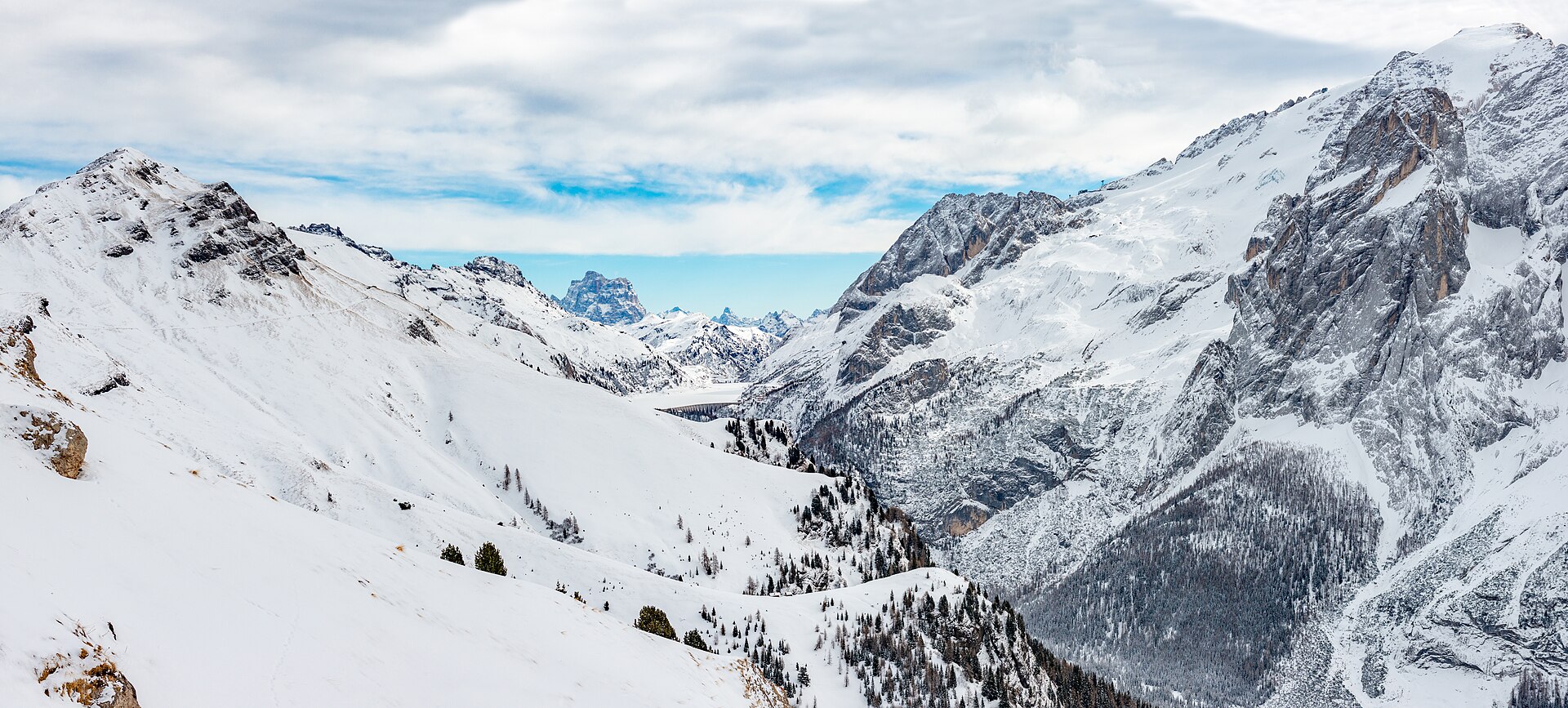 Le Col del Cuc, le lac de Fedaia, la Marmolada et le Gran Vernel en hiver