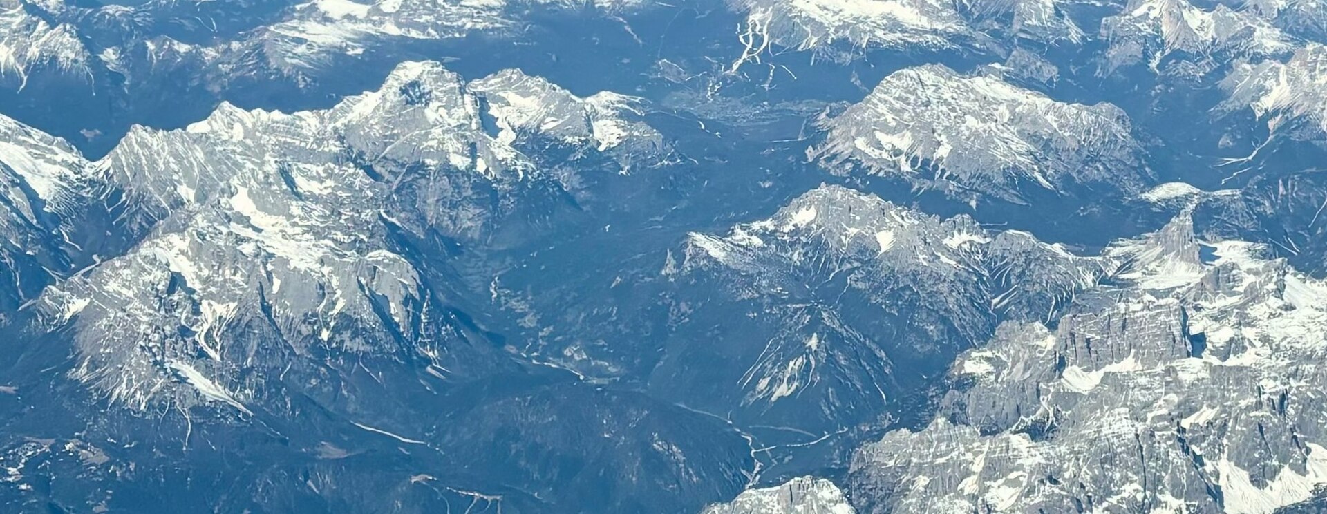 Panorama aérien des Cadini di Misurina, des Tre Cime, du Cristallo, du Sorapiss et des Marmarole