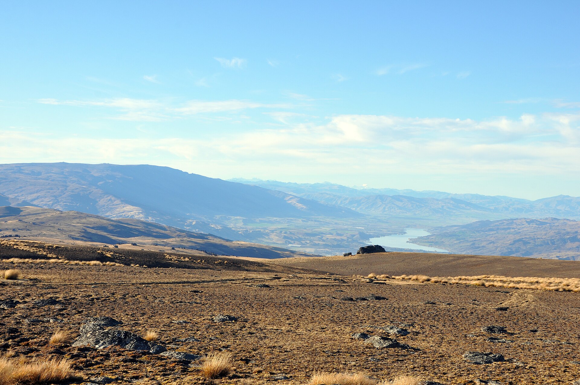 The broad Pisa Range above Lake Dunstan seen from the Nevis Range