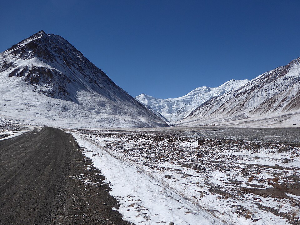 A road crossing the Eastern Pamir after the first snow