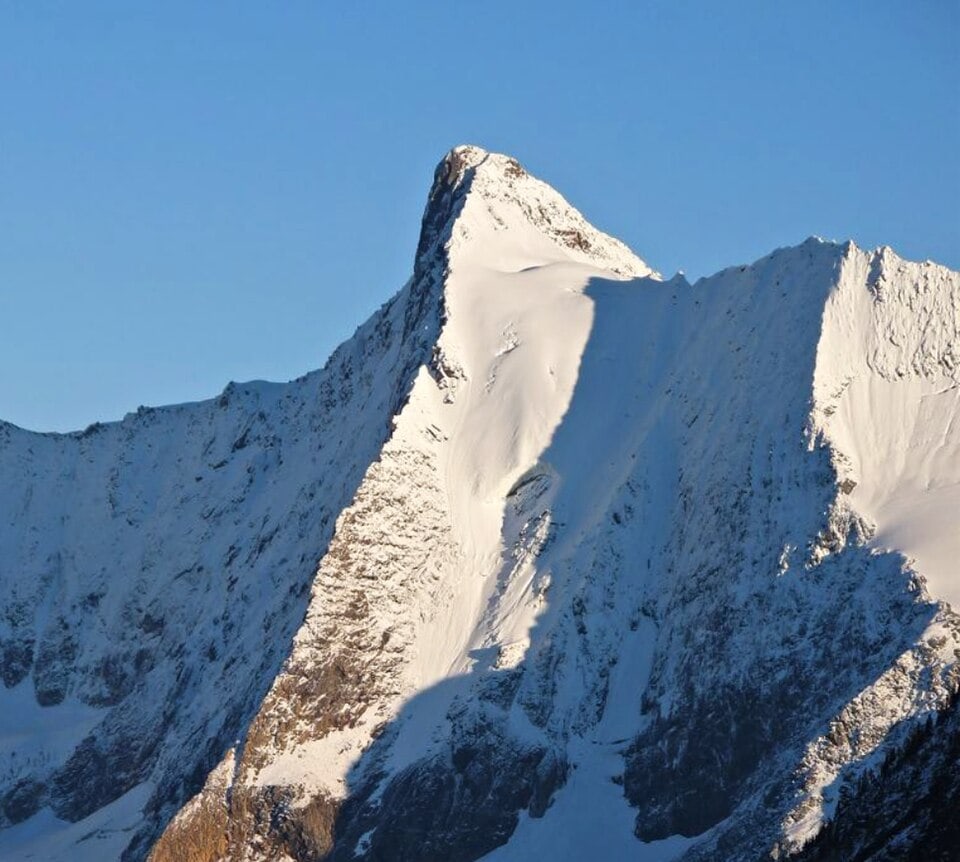 Redtop Mountain in the Purcells under winter snow