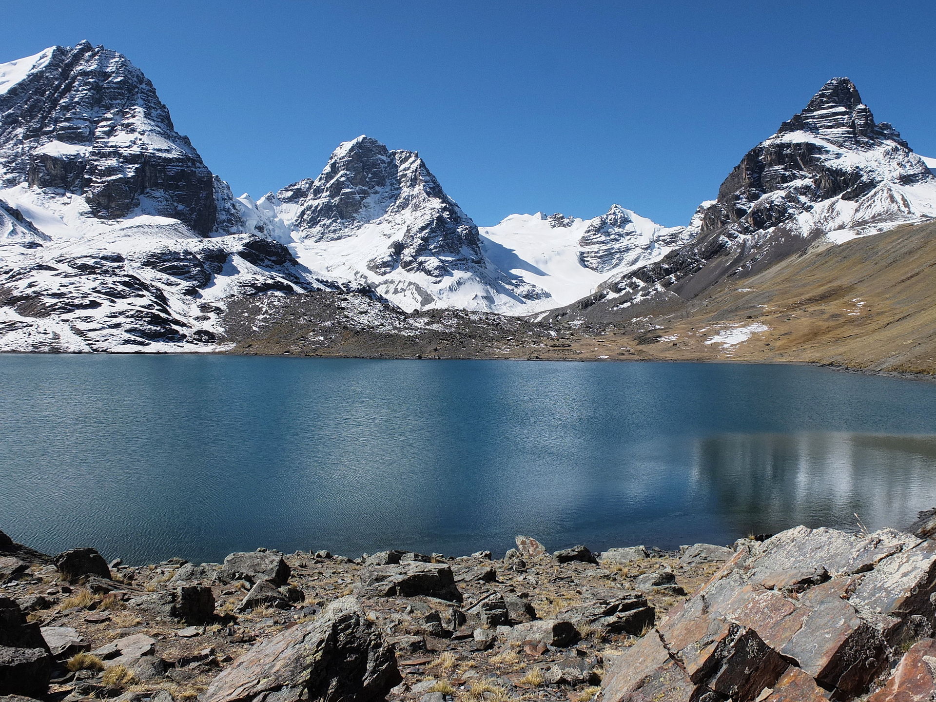 Laguna Chiar Khota beneath the jagged snow-covered peaks of Condoriri